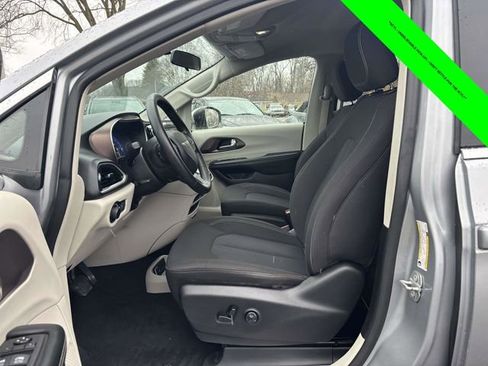 Used 2020 Chrysler Voyager LX image 3