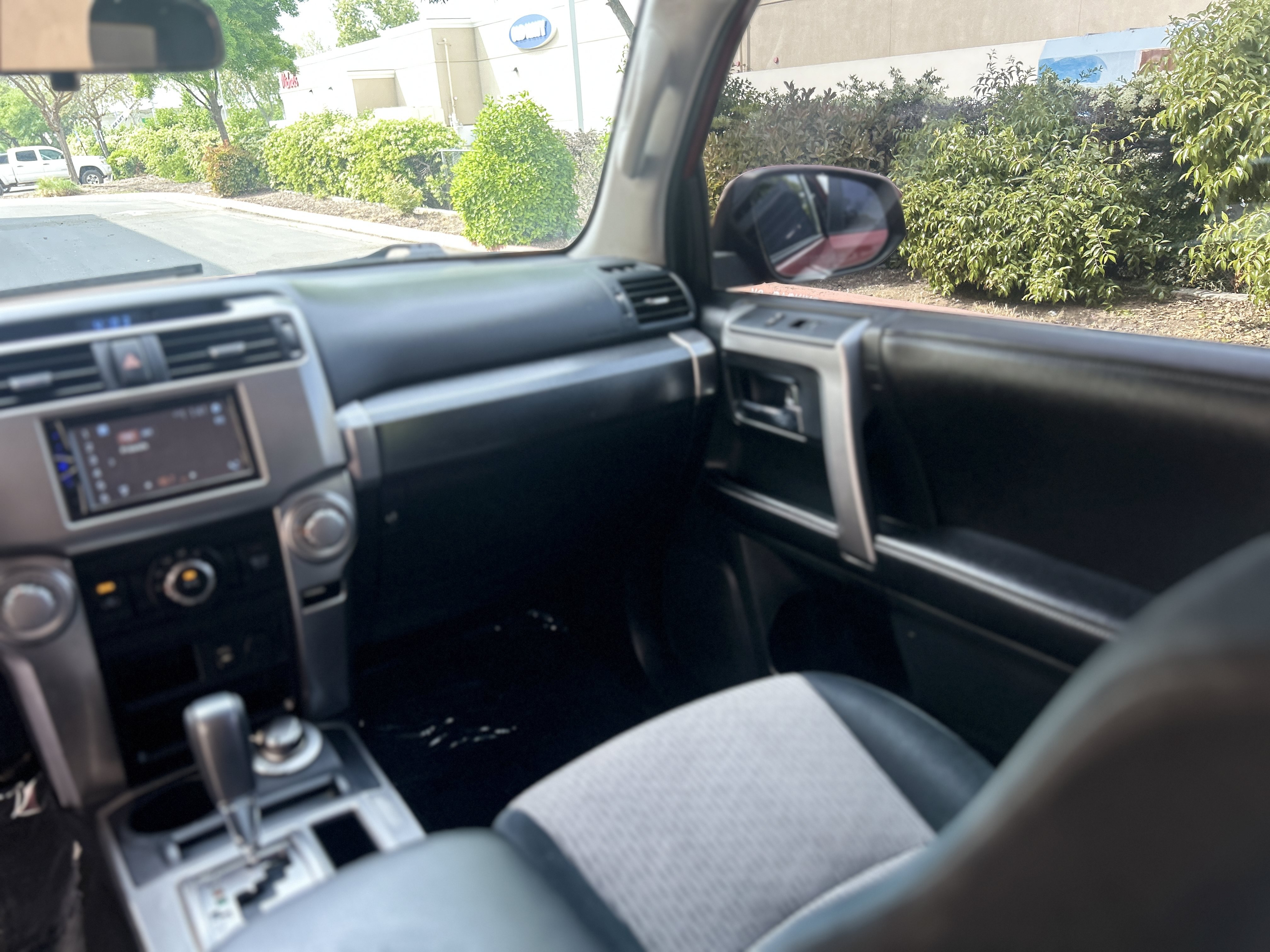 Used 2015 Toyota 4Runner SR5 AWD/4WD image 16