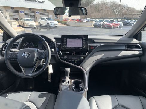Used 2024 Toyota Camry SE image 30