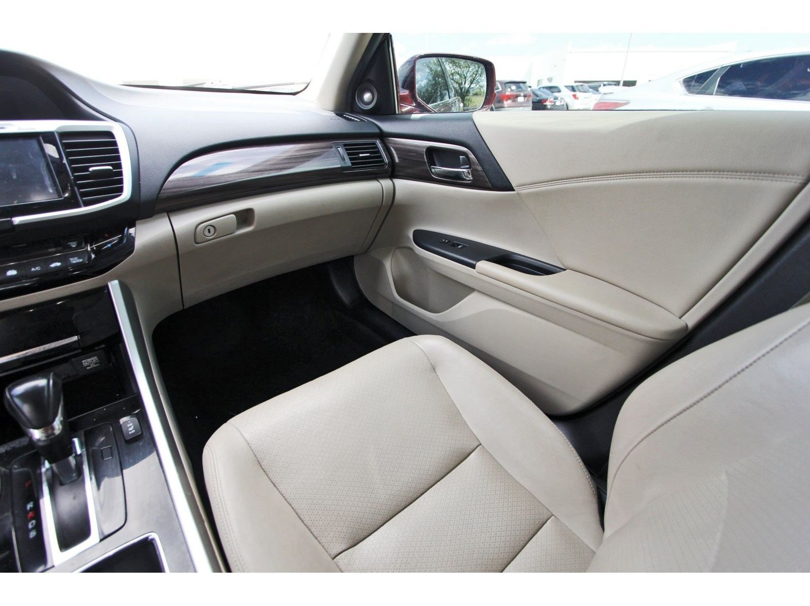 Used 2016 Honda Accord Touring image 11