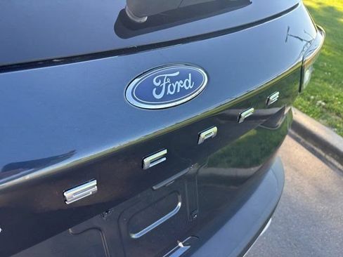 Used 2022 Ford Escape SE FWD image 46
