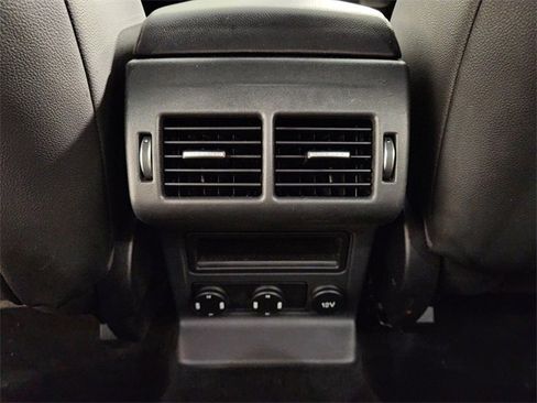 Used 2018 Jaguar F-PACE Premium image 30