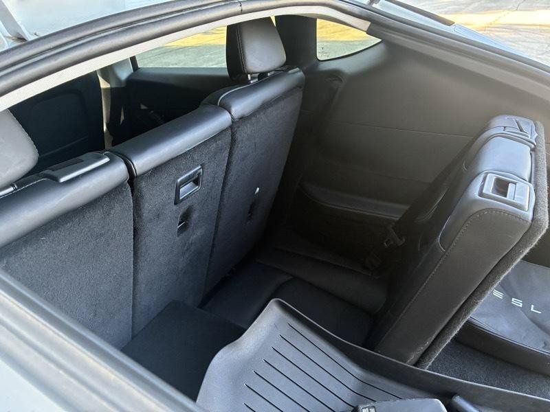 Used 2022 Tesla Model Y AWD image 9