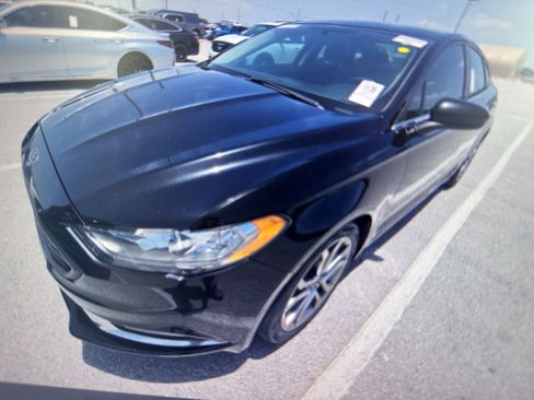 Used 2017 Ford Fusion SE w/ Equipment Group 201A FWD image 1
