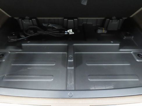 Used 2024 GMC Yukon XL Denali image 41