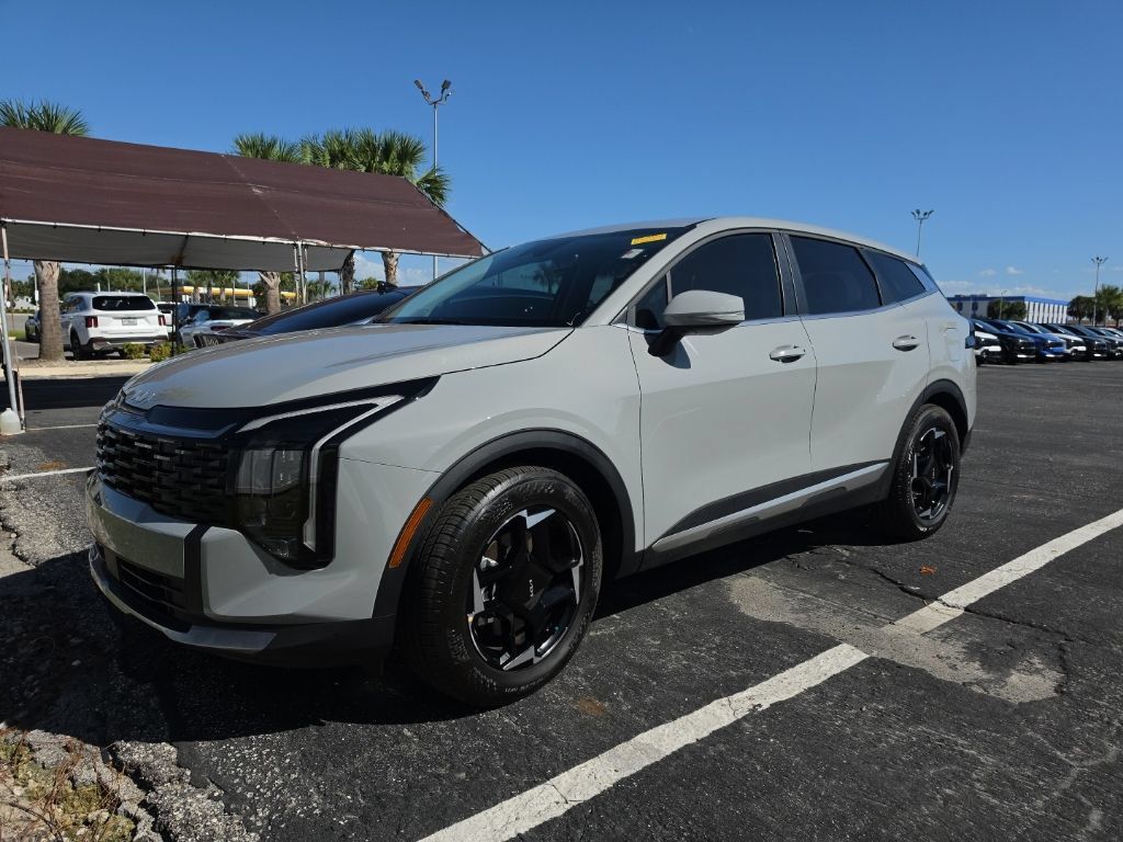 Used 2026 Kia Sportage EX FWD image 4