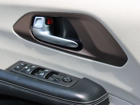 Used 2022 Chrysler Voyager LX FWD image 23