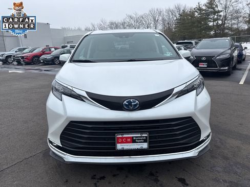 Certified 2024 Toyota Sienna XLE image 2