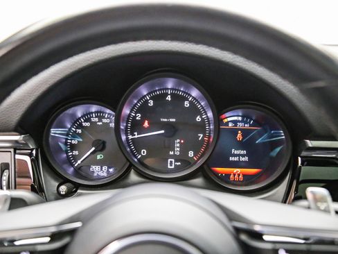Certified 2022 Porsche Macan AWD/4WD image 28