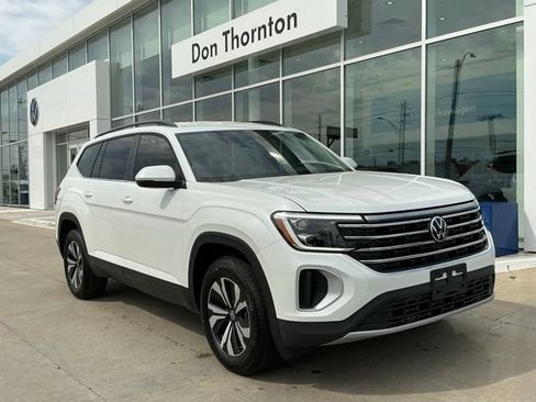 Certified 2026 Volkswagen Atlas SE FWD image 1