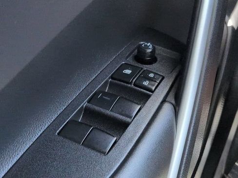 Certified 2025 Toyota Corolla Cross LE FWD image 22