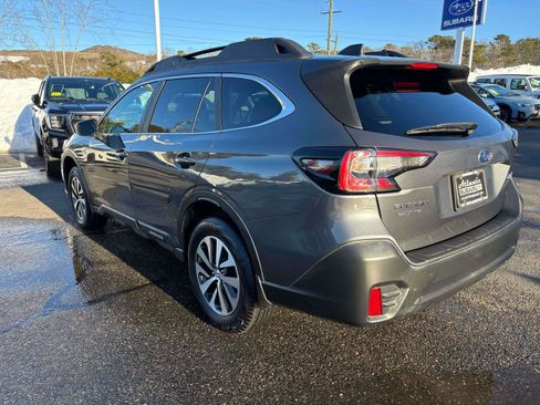 Used 2020 Subaru Outback Premium image 5