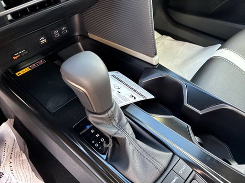 New 2026 Toyota Camry Hybrid FWD image 28