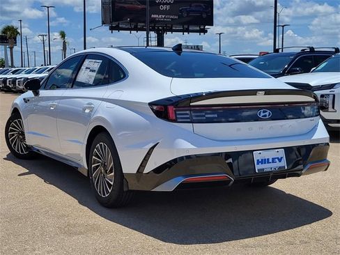 New 2025 Hyundai Sonata Limited image 3
