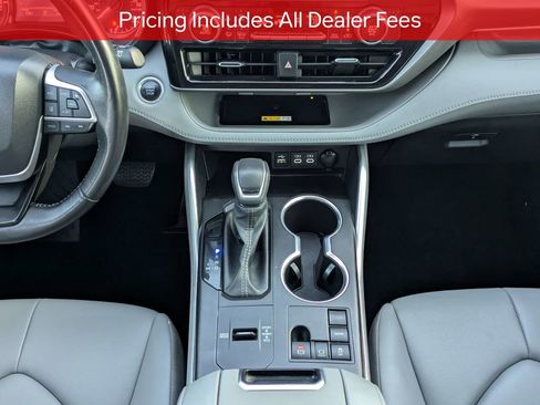Certified 2024 Toyota Highlander XLE FWD image 21