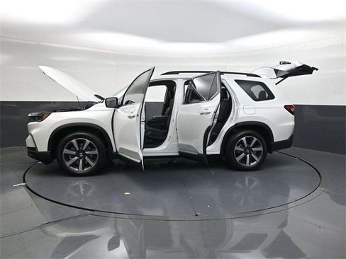 New 2025 Honda Pilot Touring image 29