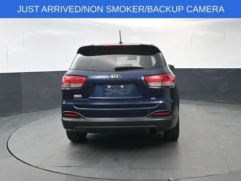 Used 2017 Kia Sorento FWD image 4