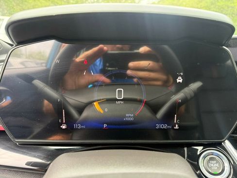 Used 2025 Chevrolet Trax RS w/ Sunroof Package image 4