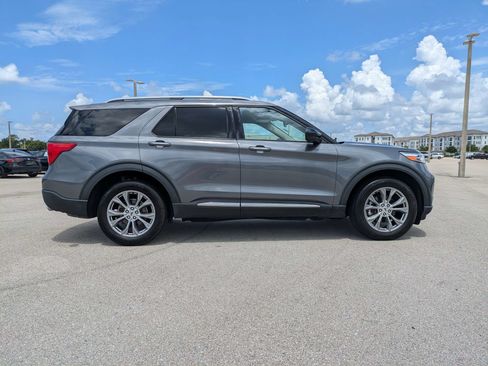 Used 2022 Ford Explorer Limited AWD/4WD image 4