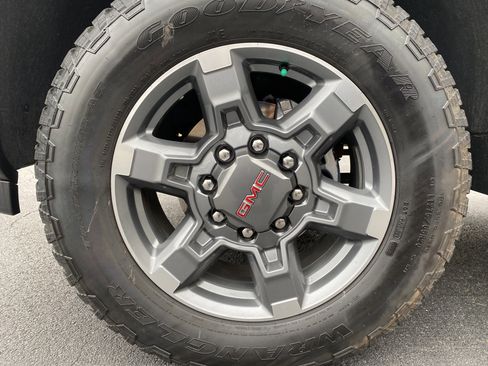 Used 2025 GMC Sierra 2500 SLT image 47