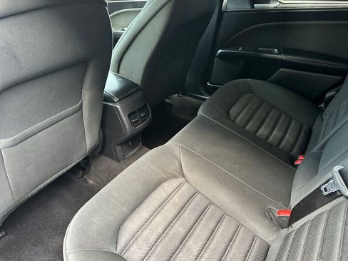 Used 2019 Ford Fusion SE image 13