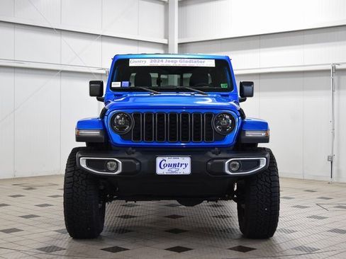 Used 2024 Jeep Gladiator Sport image 2