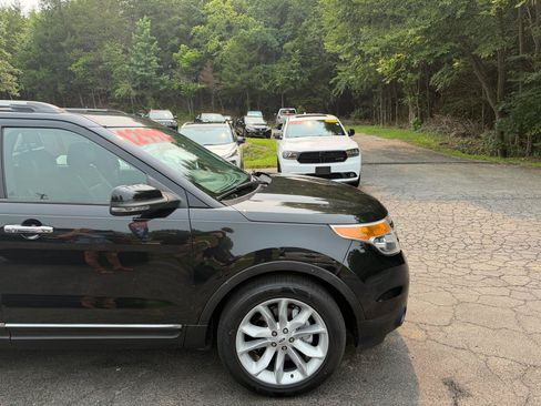 Used 2014 Ford Explorer XLT w/ Equipment Group 202A AWD/4WD image 12