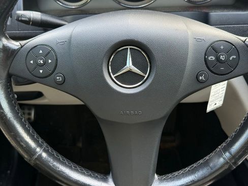 Used 2011 Mercedes-Benz C 300 4MATIC Sedan image 9