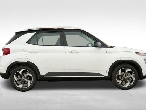 New 2026 Hyundai Venue SEL image 9
