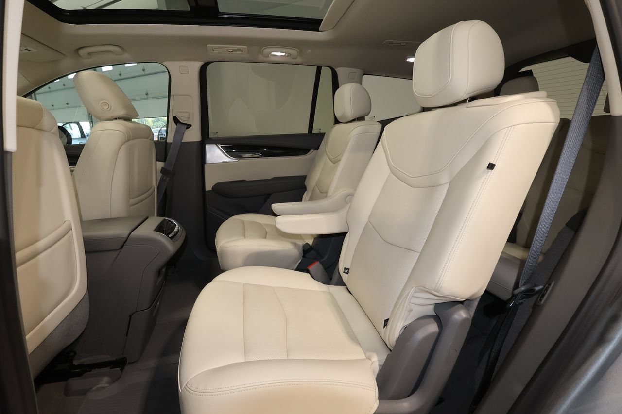Used 2023 Cadillac XT6 Premium Luxury w/ Technology Package AWD/4WD image 25