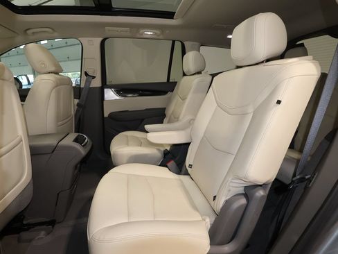 Used 2023 Cadillac XT6 Premium Luxury w/ Technology Package AWD/4WD image 25