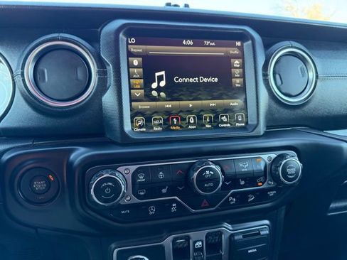 Used 2018 Jeep Wrangler Unlimited Sahara w/ Quick Order Package 24M Moab image 22