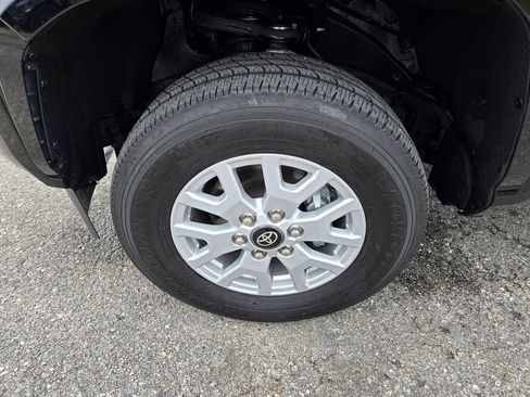 Used 2024 Toyota Tacoma SR5 AWD/4WD image 12