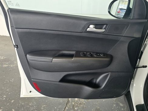 Used 2021 Kia Sportage LX image 20