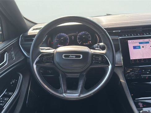 Certified 2022 Jeep Grand Cherokee Overland w/ Luxury Tech Group IV AWD/4WD image 23