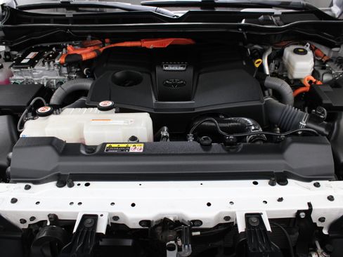 Used 2024 Toyota Tundra Limited AWD/4WD image 44