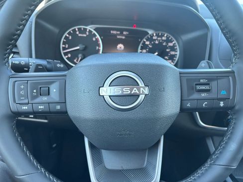 Used 2025 Nissan Rogue SV FWD image 30