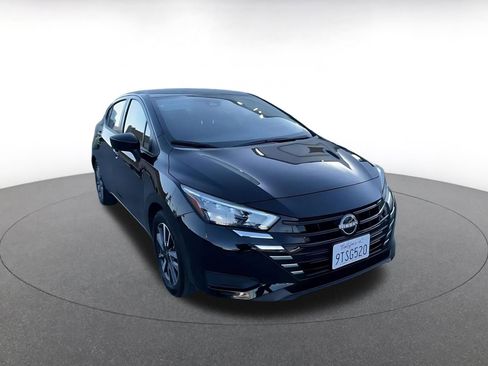 Used 2025 Nissan Versa SV image 3