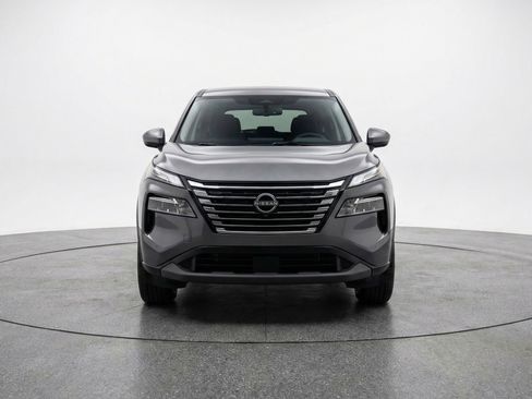 Used 2025 Nissan Rogue SV FWD image 2