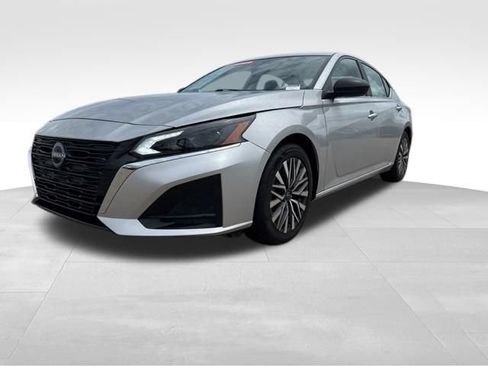 Used 2025 Nissan Altima 2.5 SV FWD image 5