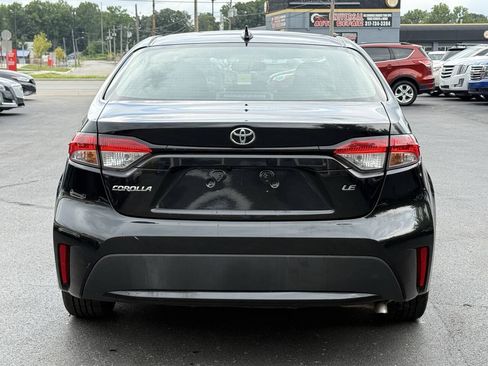 Used 2021 Toyota Corolla LE FWD image 3