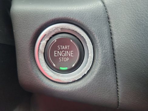 Used 2023 GMC Yukon SLT AWD/4WD image 24