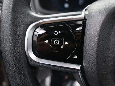 Used 2023 Volvo XC90 B6 Plus image 21