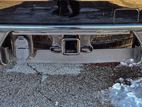 Used 2021 Chevrolet Tahoe Z71 w/ Z71 Off-Road Package image 9