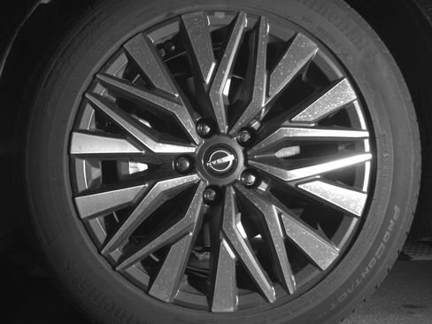 Used 2025 Nissan Altima 2.5 SV FWD image 12