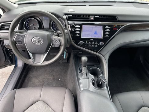 Used 2020 Toyota Camry LE FWD image 5