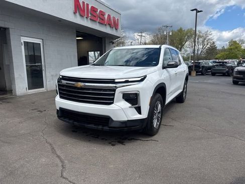 Used 2026 Chevrolet Traverse LT AWD/4WD image 5