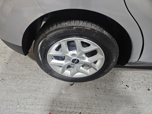 Used 2025 Kia Soul LX w/ LX Technology Package image 11