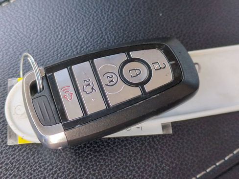 Used 2020 Ford Fusion SEL image 33