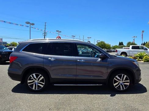 Used 2017 Honda Pilot Elite image 6